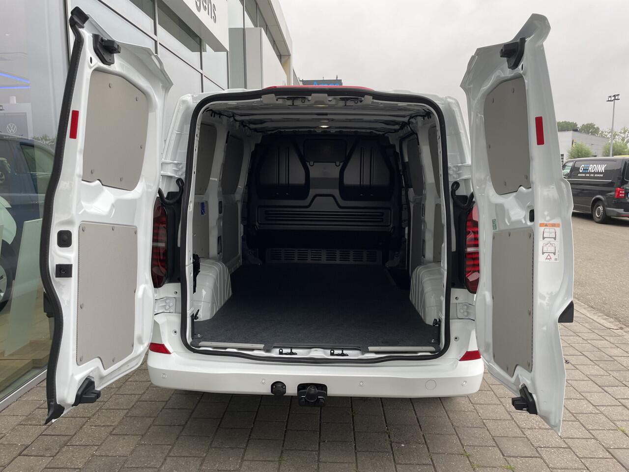 Volkswagen TRANSPORTER 2.0 TDI L1 Style 110Pk Hand | Trekhaak | Camera | IQ Light | Incl. BPM