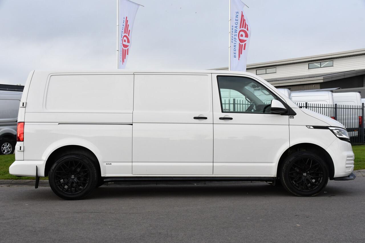 Volkswagen TRANSPORTER 2.0 TDI L2H1 30 Bulli Edition Cruise, Carplay, 150PK, Automaat, Sensoren, LED, PDC, 2 x Schuifdeur, Trekhaak, UNIEK!