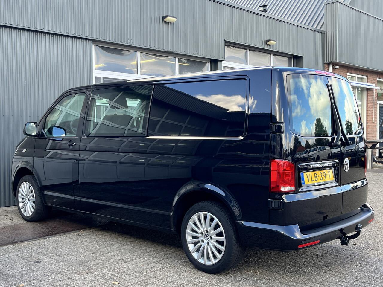 Volkswagen TRANSPORTER 2.0 TDI L2H1 DC 150PK Airco Cruise controle Telefoonverbinding Trekhaak 2500kg trekgewicht Apple carplay Navigatiesysteem schuifdeur Euro 6 DC 1e eigenaar Dealer onderhouden