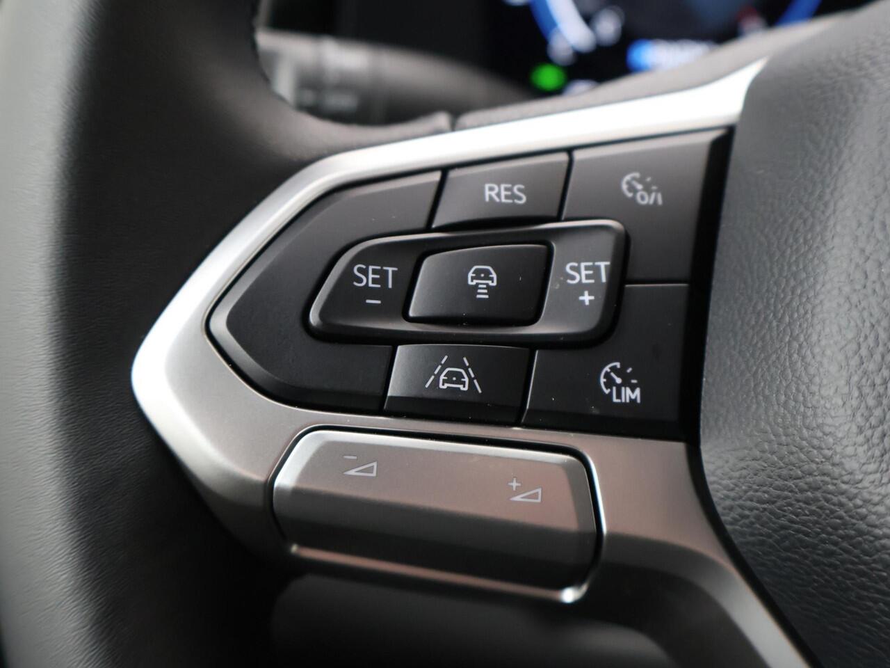 Volkswagen TRANSPORTER 2.0 TDI L1H1 28 Bulli 150Pk Automaat 8-Traps | BPM-vrij | 2x Comfortstoelen + Armleuningen | Navigatie Apple Carplay / Android Auto | Parkeersensoren Voor + Achter + Achteruitrijcamera