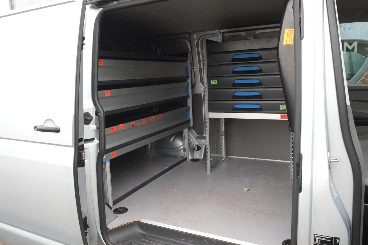 Volkswagen TRANSPORTER 2.0 TDI DSG 150pk L1H1 32 Navigatie, 3 zits