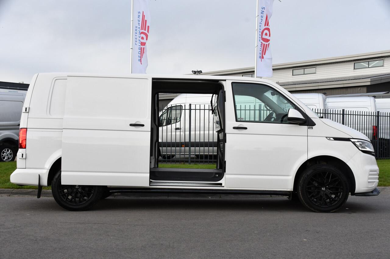 Volkswagen TRANSPORTER 2.0 TDI L2H1 30 Bulli Edition Cruise, Carplay, 150PK, Automaat, Sensoren, LED, PDC, 2 x Schuifdeur, Trekhaak, UNIEK!