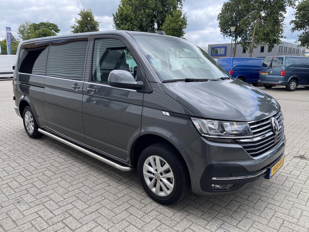 Volkswagen TRANSPORTER 2.0 TDI L2H1 30 DC 5 persoons / vaste prijs rijklaar ¤ 27.950 ex btw / lease vanaf ¤ 456 / grijs metallic / airco / cruise / Apple Carplay / lichtmetalen velgen / euro 6 / bpm vrij !