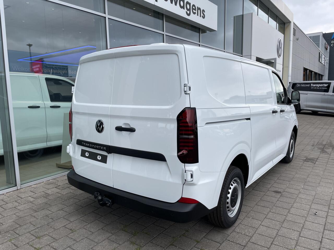 Volkswagen TRANSPORTER 2.0 TDI L1H1 110Pk Hand | Trekhaak | Camera | 3 Zits | Incl. BPM