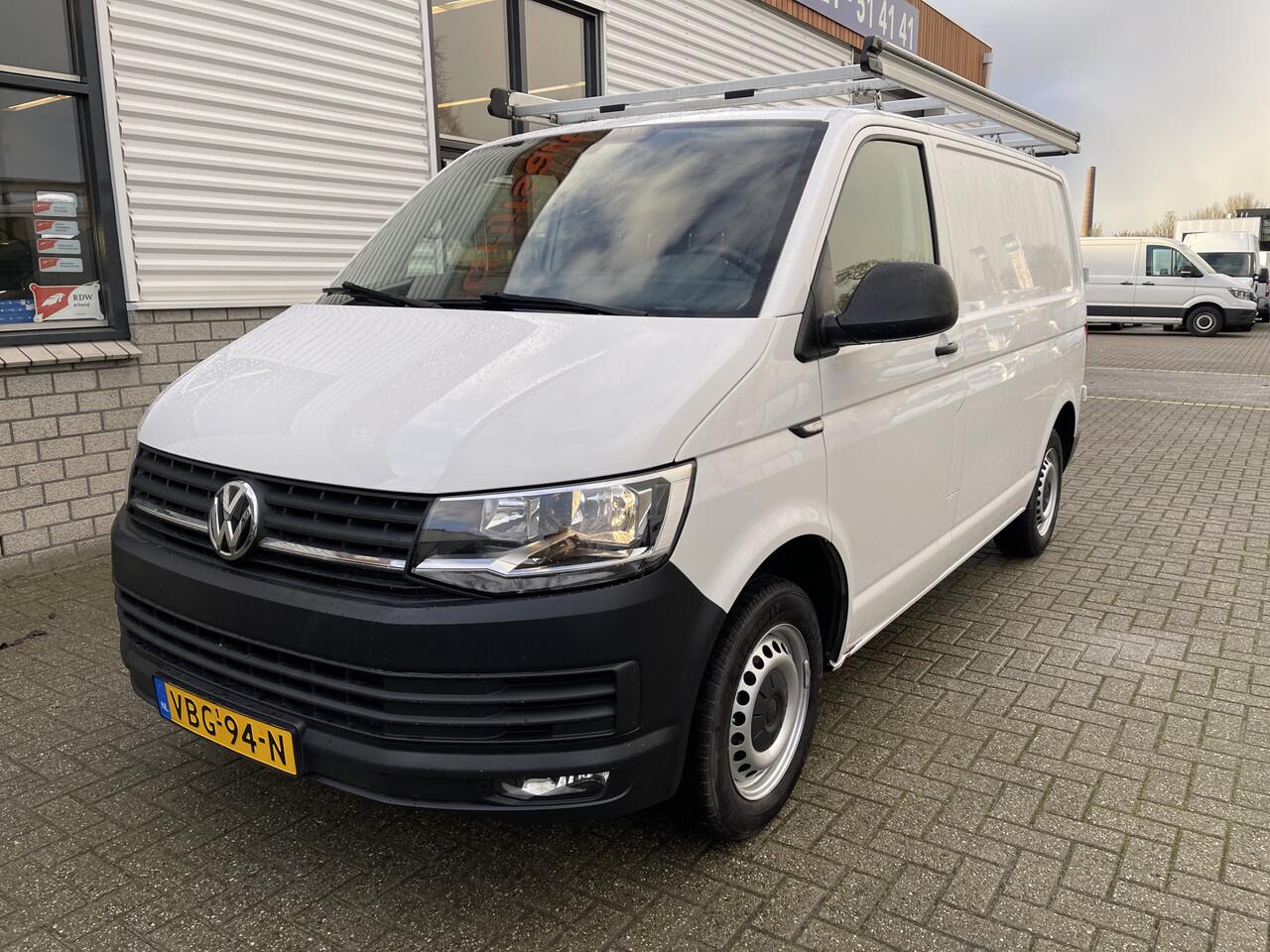 Volkswagen TRANSPORTER 2.0 TDI 102pk L1H1 Comfortline / vaste prijs rijklaar ¤ 16.950 ex btw / lease vanaf ¤ 311 / airco / cruise / imperial / bijrijdersbank / trekhaak / pdc achter / laadruimte beveiliging !