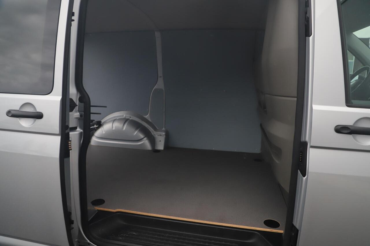 Volkswagen TRANSPORTER 2.0 TDI L1H1 110PK 18 inch Highline LMV Carplay Android Navigatie Airco Schuifdeur Achterdeuren
