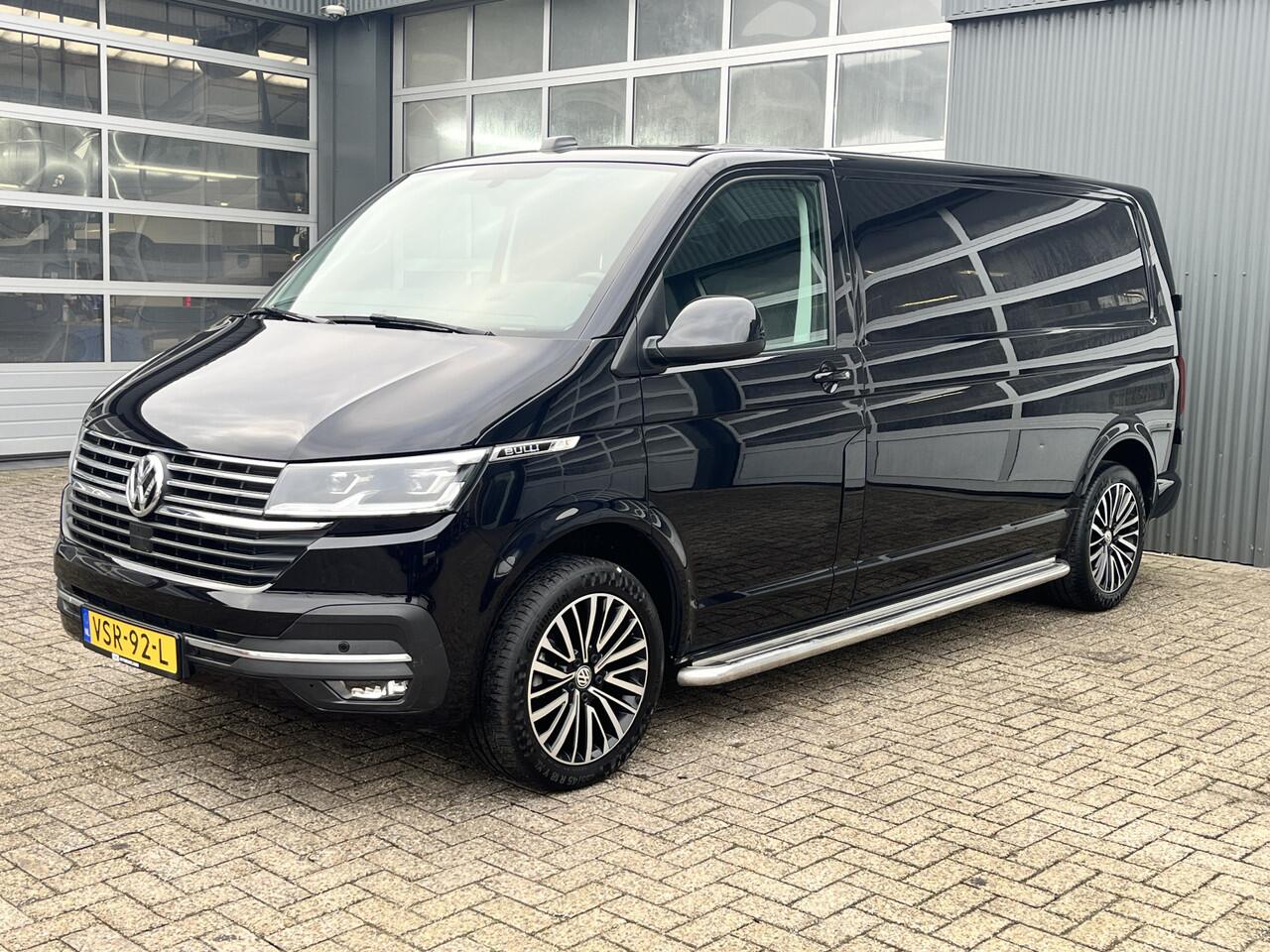 Volkswagen TRANSPORTER 2.0 TDI L2H1 Bulli 150pk Automaat Airco Cruise controle Digitaal display Trekhaak 2500kg trekgewicht 2-Persoons Telefoonverbinding Apple carplay Sitebars Euro 6 Dealer onderhouden
