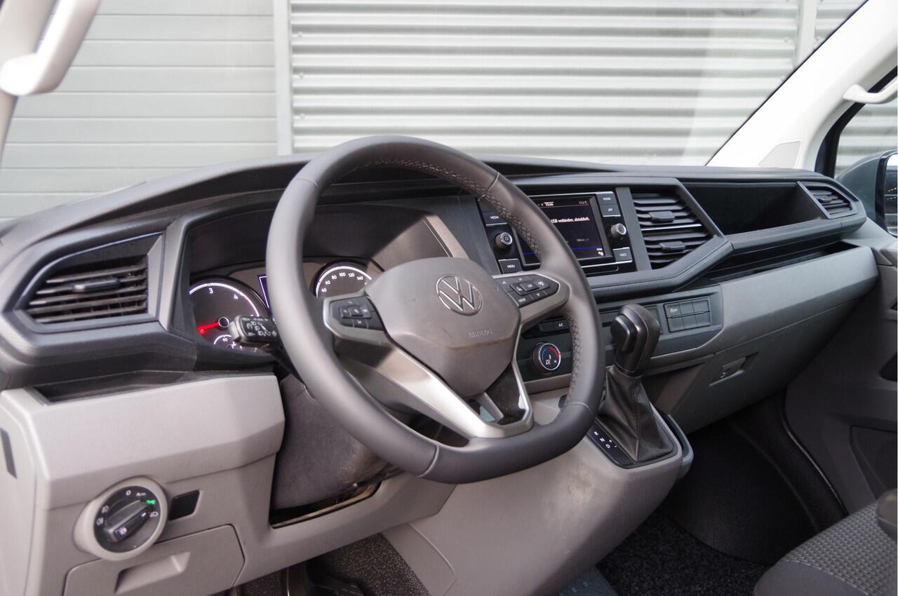 Volkswagen TRANSPORTER 2.0 TDI L2 150PK AUT. LED, TREKHAAK, CRUISE, CARPLAY, AIRCO, PARKEERSENSOREN, NL AUTO, NAP