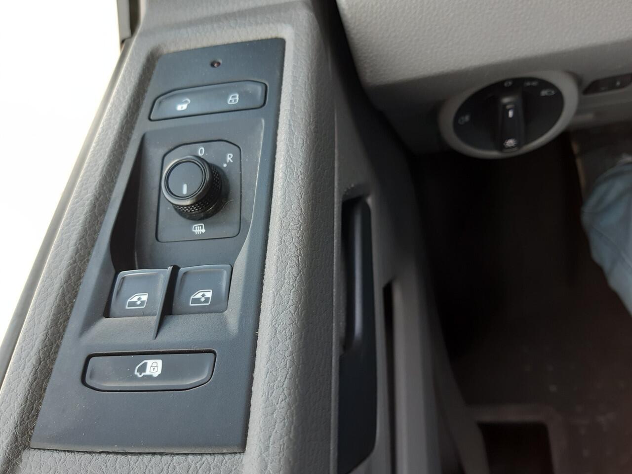 Volkswagen TRANSPORTER 2.0 TDI L2 30 Comfortline Nw model Airco Cruise control PDC Trekhaak 2200Kg