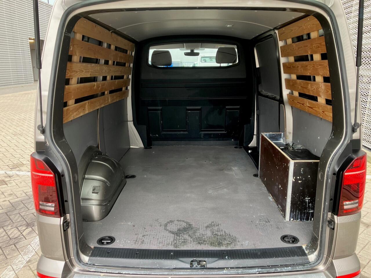 Volkswagen TRANSPORTER 2.0 TDI DSG L1H1 28 4Motion Bulli