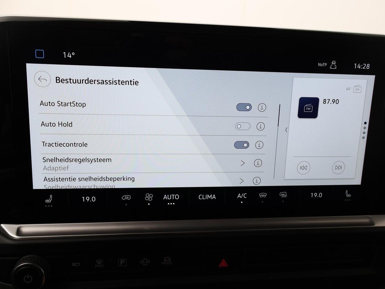 Volkswagen TRANSPORTER 2.0 TDI L2H1 Bulli 170 pk Automaat | BPM Vrij | IQ-LED | Comfortstoelen | Navigatie Apple Carplay/Android Auto DAB+ MF-Stuur | Cruise Control Adaptief | Parkeersensoren V+A + Achteruitrijcamera | LM 19" Zwart | Sidebars Zwart | Glaslookpanelen | Spoiler A