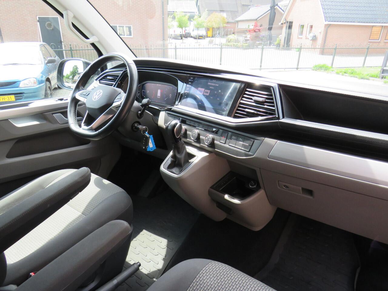 Volkswagen TRANSPORTER 2.0 TDI 150Pk Automaat L2H1 DC Bulli T6.1 * 2x Schuifdeur L+R * Camera * Trekhaak * Led Koplampen * ACC * Dubbele Cabine