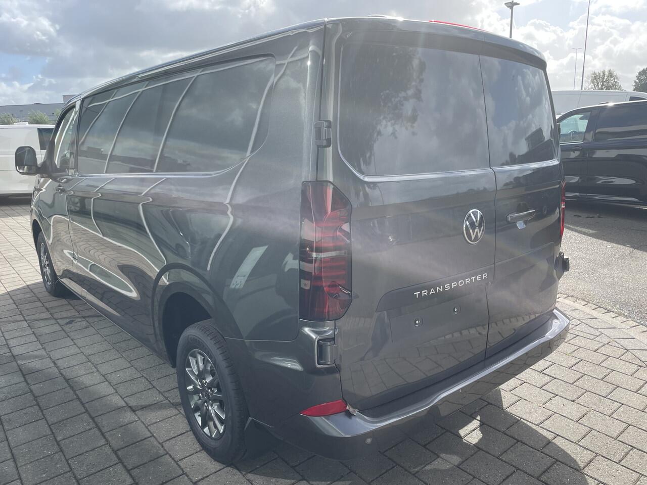 Volkswagen TRANSPORTER 2.0 TDI L2H 30 Style 150PK automaat | styling accessoires nog gemonteerd