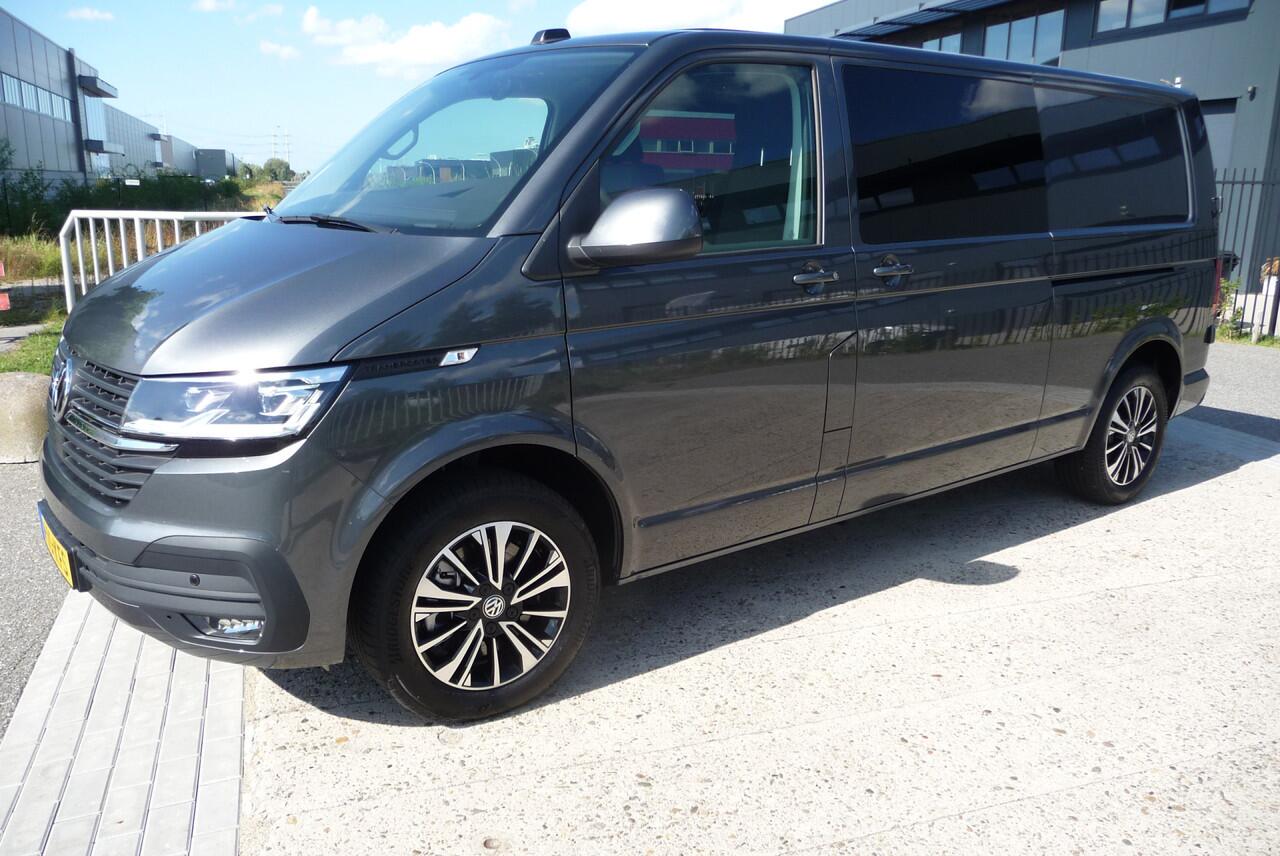 Volkswagen TRANSPORTER 2.0 TDI L2H1 30 Highline D C 5 zits Aut 204 pk 2 zijschuifdeur, trekhaak, BPM vrij dubbel cabine
