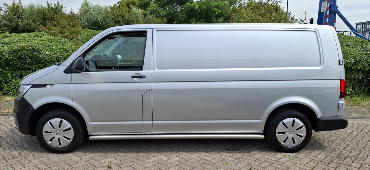 Volkswagen TRANSPORTER 6.1 - 2.0 TDI L2H1 Comfortline 150 pk / Trekhaak / Navigatie