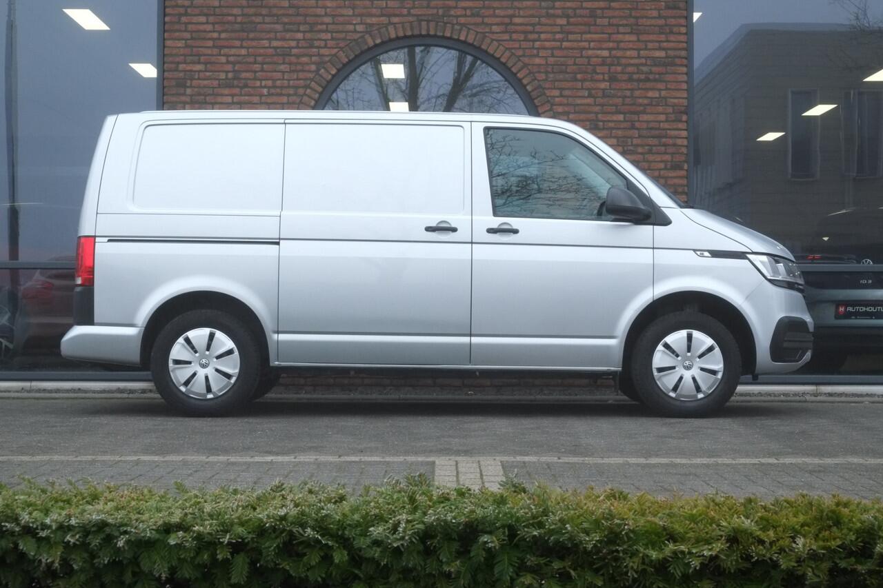 Volkswagen TRANSPORTER 2.0 TDI DSG 150pk L1H1 32 Navigatie, 3 zits