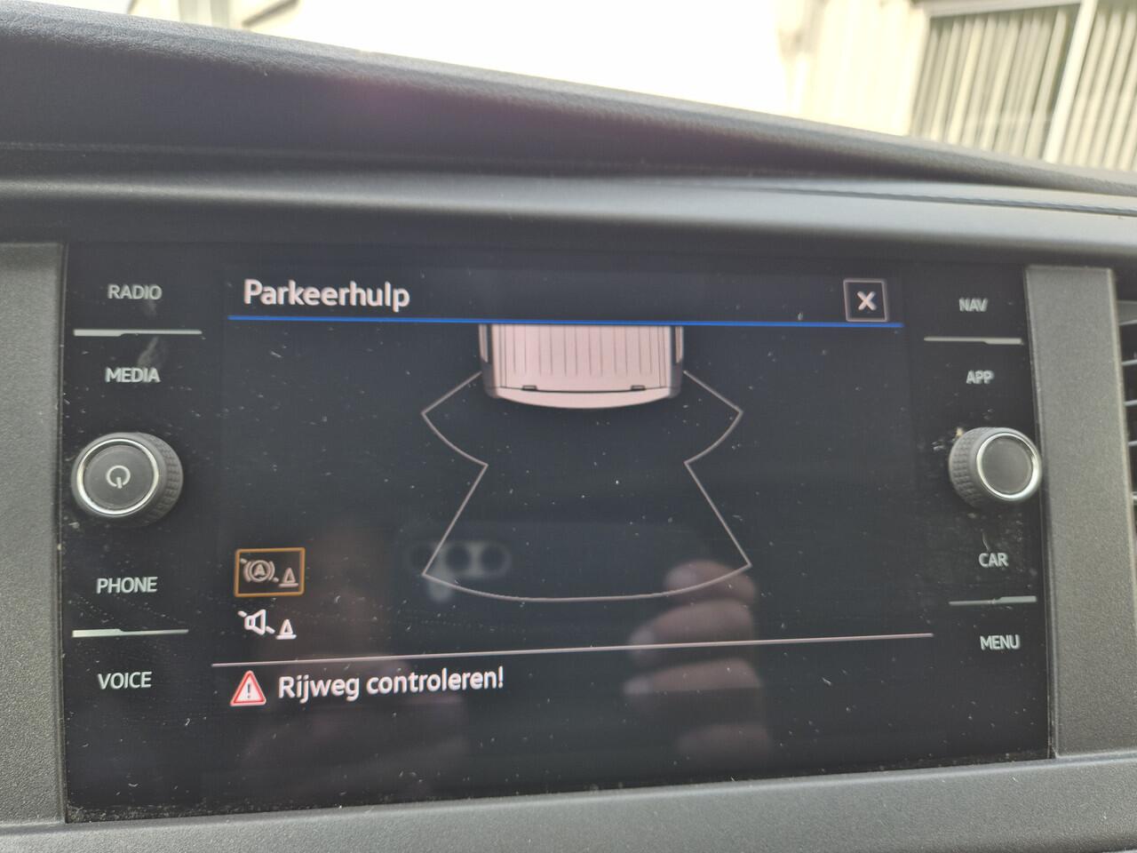 Volkswagen TRANSPORTER 2.0 TDI L2H1 Bulli 150pk lang 3-pers apple-car nieuw model 2021