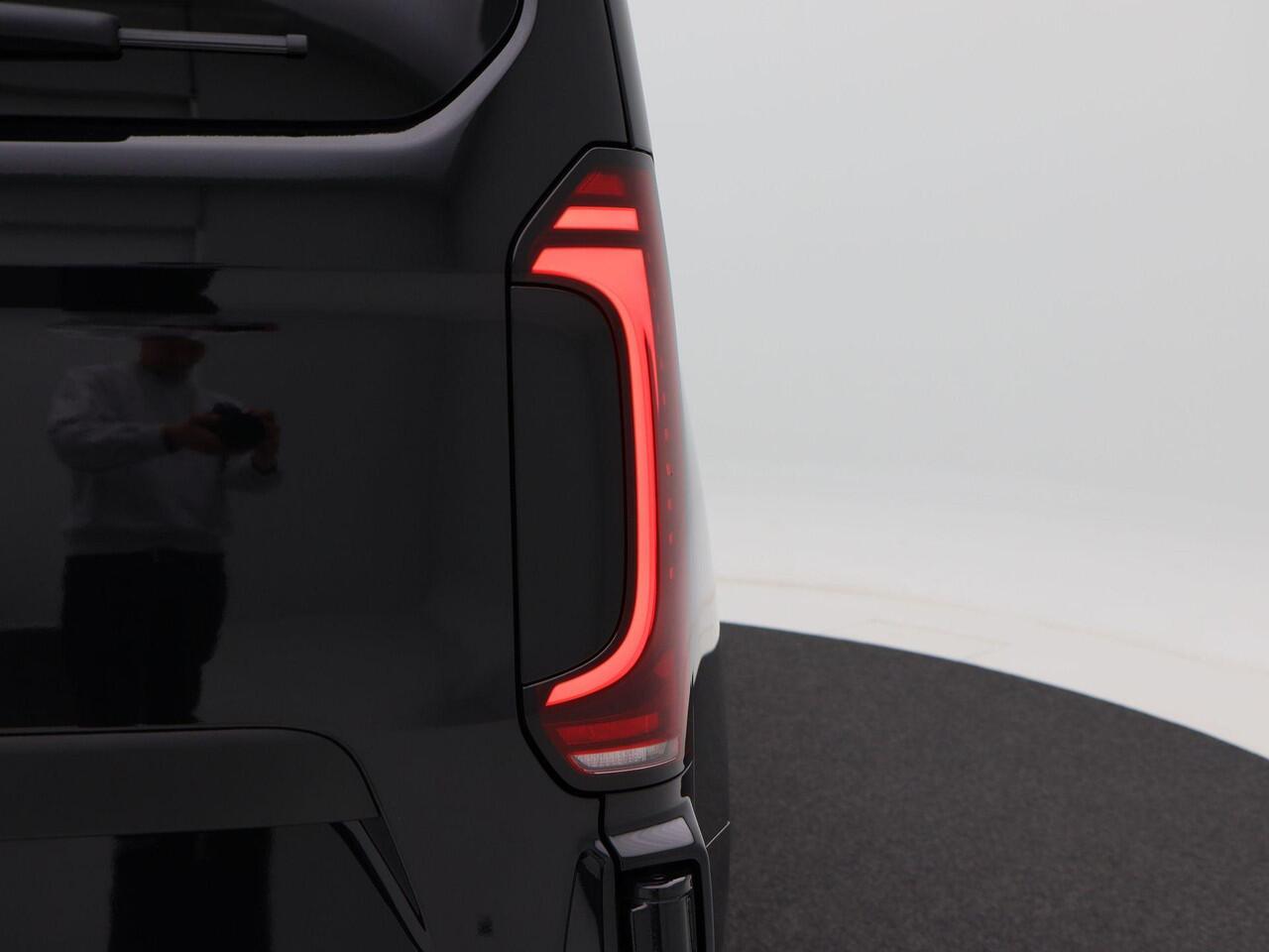 Volkswagen TRANSPORTER 2.0 TDI L2H1 30 Bulli Intro | V-08-KZS | 170pk | Automaat | Dubbele cabine | Dubbele Schuifdeur | 20"Lichtmetalen velgen | Full LED | Trekhaak | BPM Vrij!