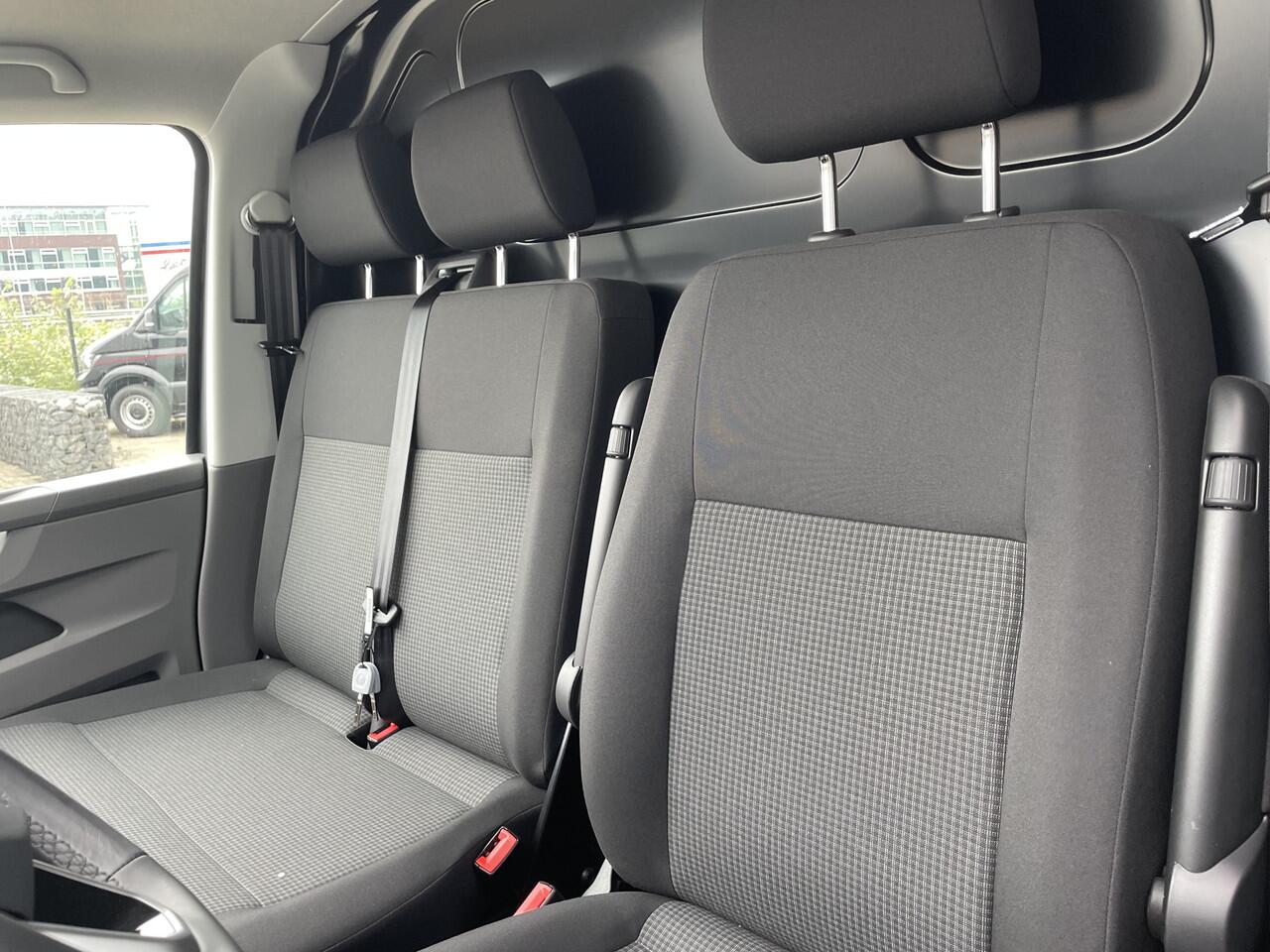 Volkswagen TRANSPORTER 2.0 TDI 150 pk L2H1 28 | App connect | PDC | Cruise | Handgeschakeld