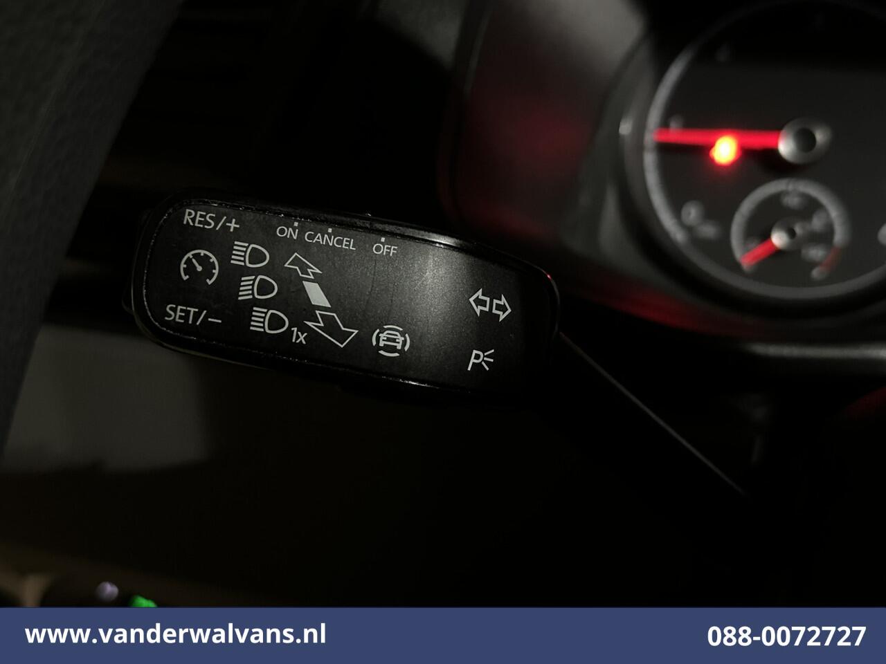 Volkswagen TRANSPORTER 2.0 TDI L1H1 Euro6 Airco | Camera | Cruisecontrol | Trekhaak | Sidebars Parkeersensoren