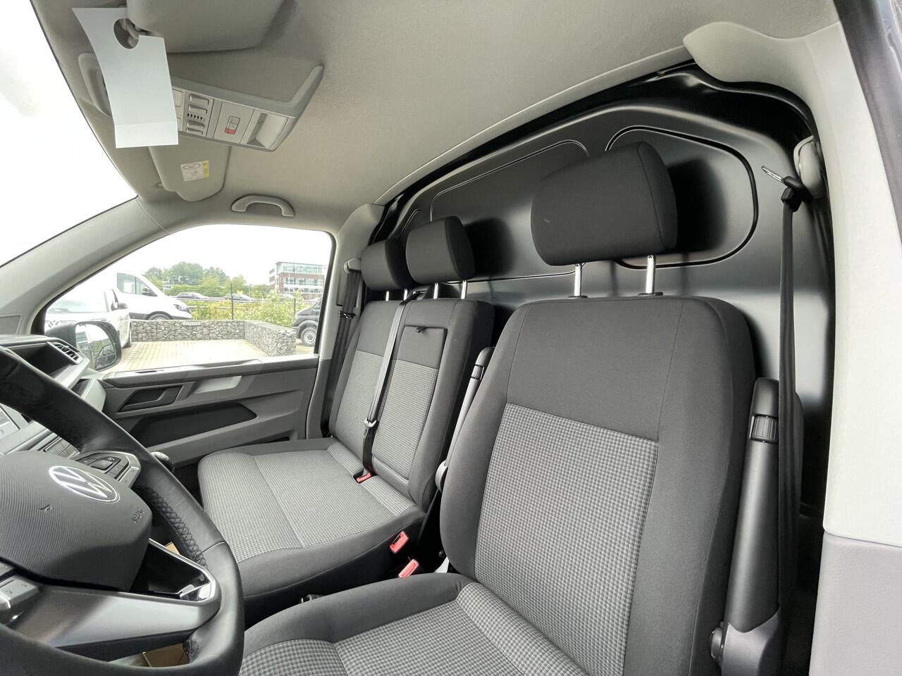 Volkswagen TRANSPORTER 2.0 TDI 150 pk L2H1 28 | PDC | App connect | Cruise control | Bijrijdersbank