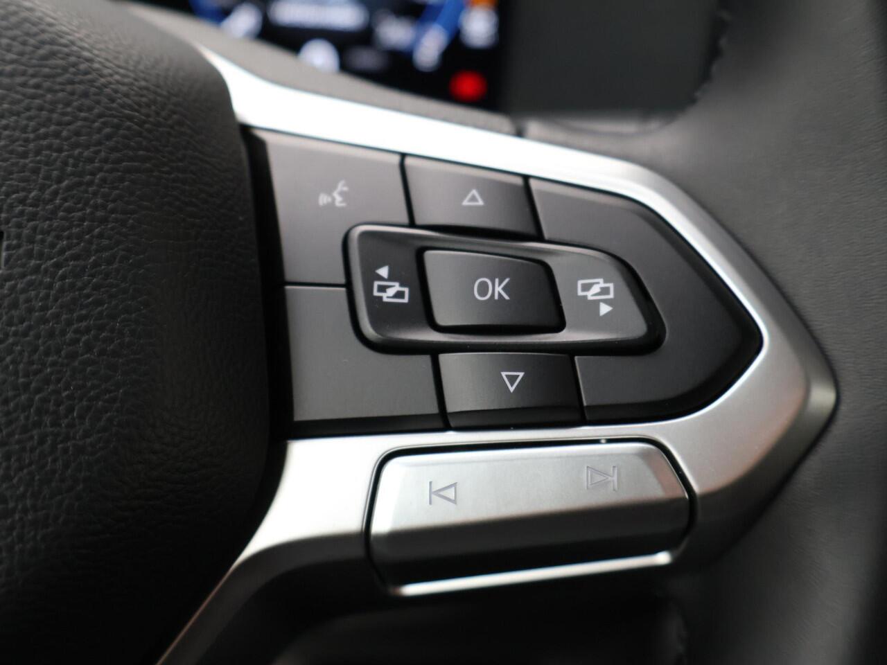 Volkswagen TRANSPORTER 2.0 TDI L1H1 28 Bulli 150Pk Automaat 8-Traps | BPM-vrij | 2x Comfortstoelen + Armleuningen | Navigatie Apple Carplay / Android Auto | Parkeersensoren Voor + Achter + Achteruitrijcamera