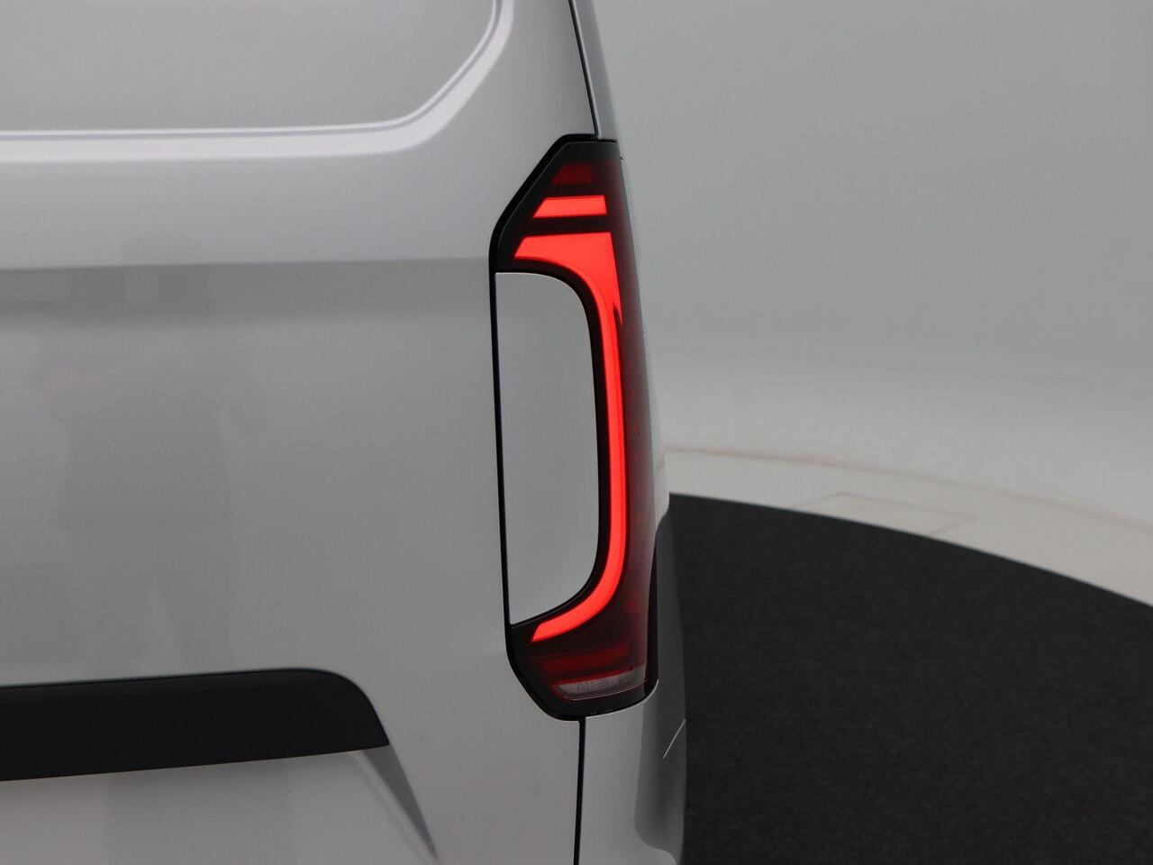 Volkswagen TRANSPORTER 2.0 TDI L1H1 28 Bulli Intro | V-44-KZH | Automaat | 170 PK | Full LED | BPM Vrij!