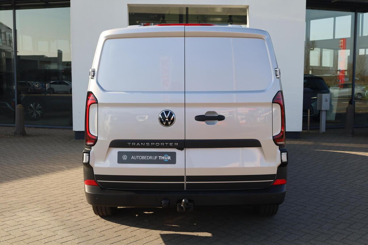 Volkswagen TRANSPORTER 2.0 TDI L2H1 30 PanAmericana 150PK / 110kW, Achteruitrijcamera (rear view), verwarmbare stoelen (bestuurder + bijrijder), Apple Carplay & Android Auto, adaptieve cruise control (acc) met Stop & Go, Lane Assist, volledig digitaal instrumentenpaneel, Keyles