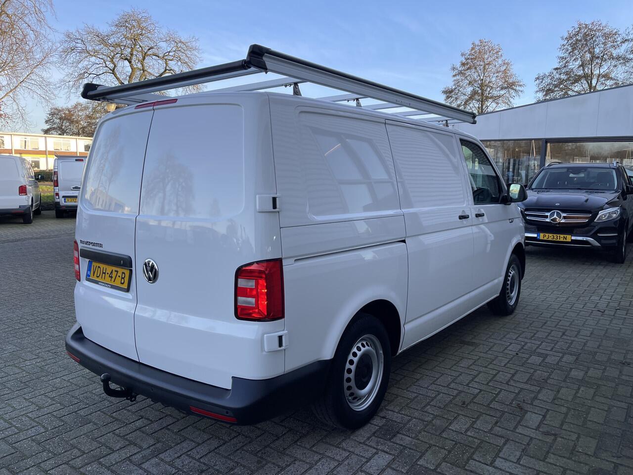 Volkswagen TRANSPORTER 2.0 TDI L1H1 Comfortline / vaste prijs rijklaar ¤ 15.950 ex btw / lease vanaf ¤ 311 / Bott ingerichte laadruimte / airco / cruise / imperial / trekhaak 2200 kg ! / euro 6