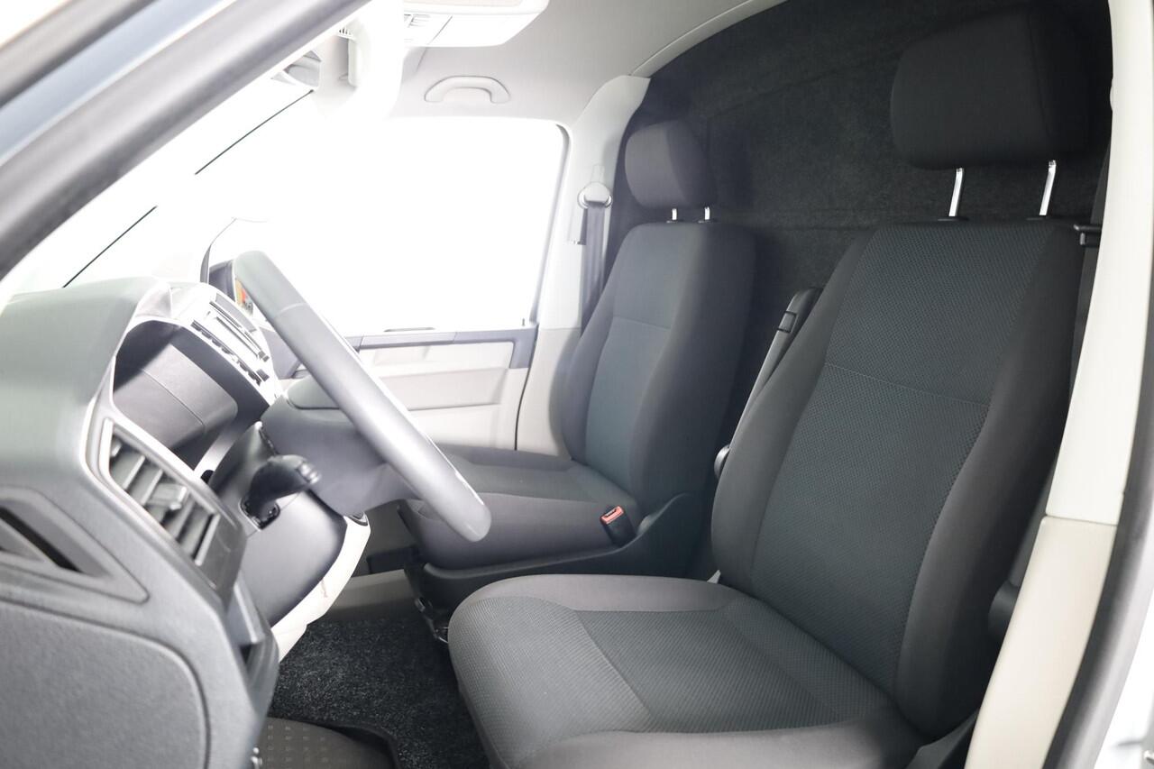 Volkswagen TRANSPORTER 2.0 TDI L1H2 Comfortline 102 pk | Navigatie | Parkeersensoren achter | Cruise control | Airco |