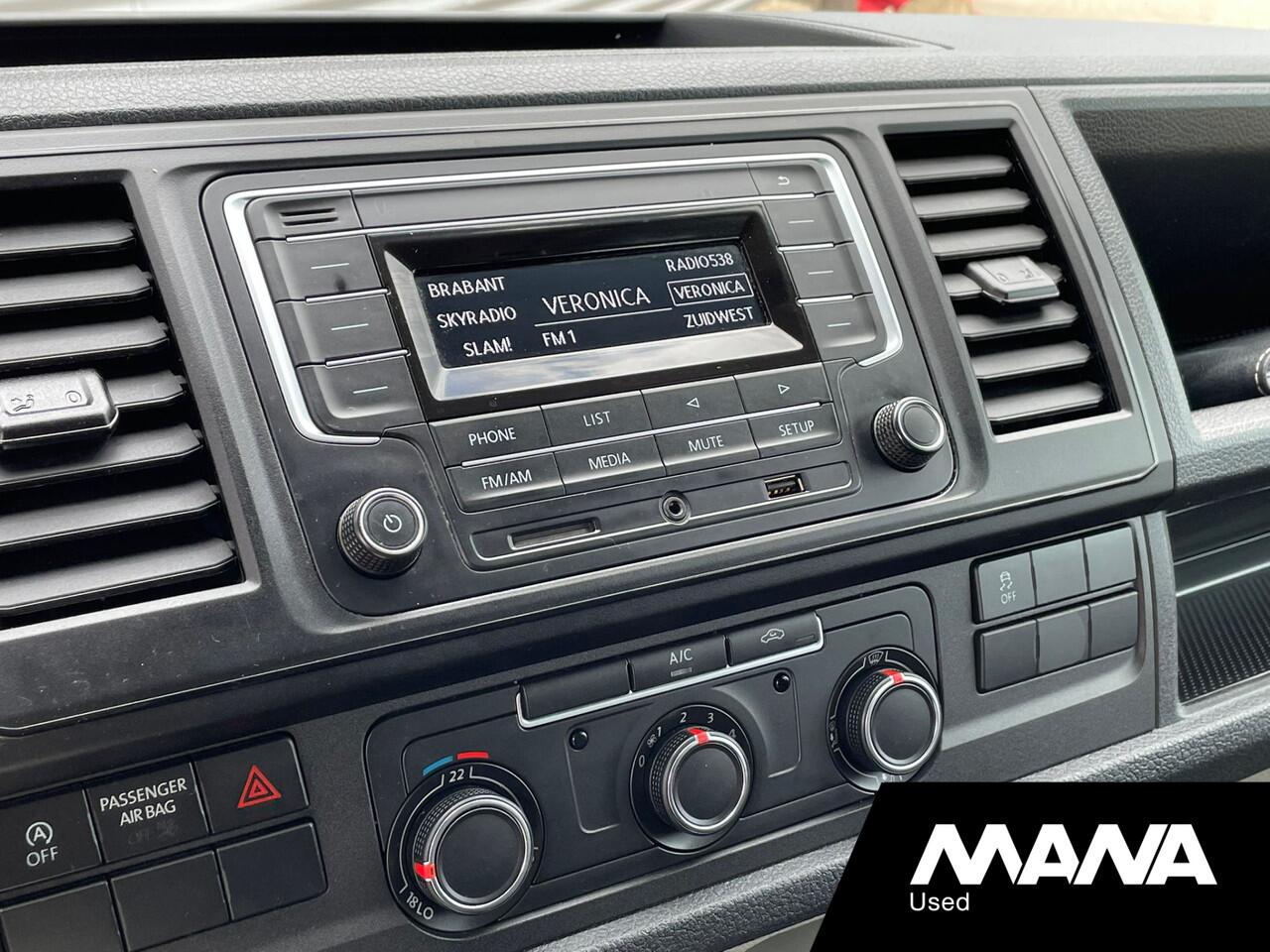 Volkswagen TRANSPORTER 2.0TDI L2H1 102PK DC Comfortline 5 Zits Airco Trekhaak