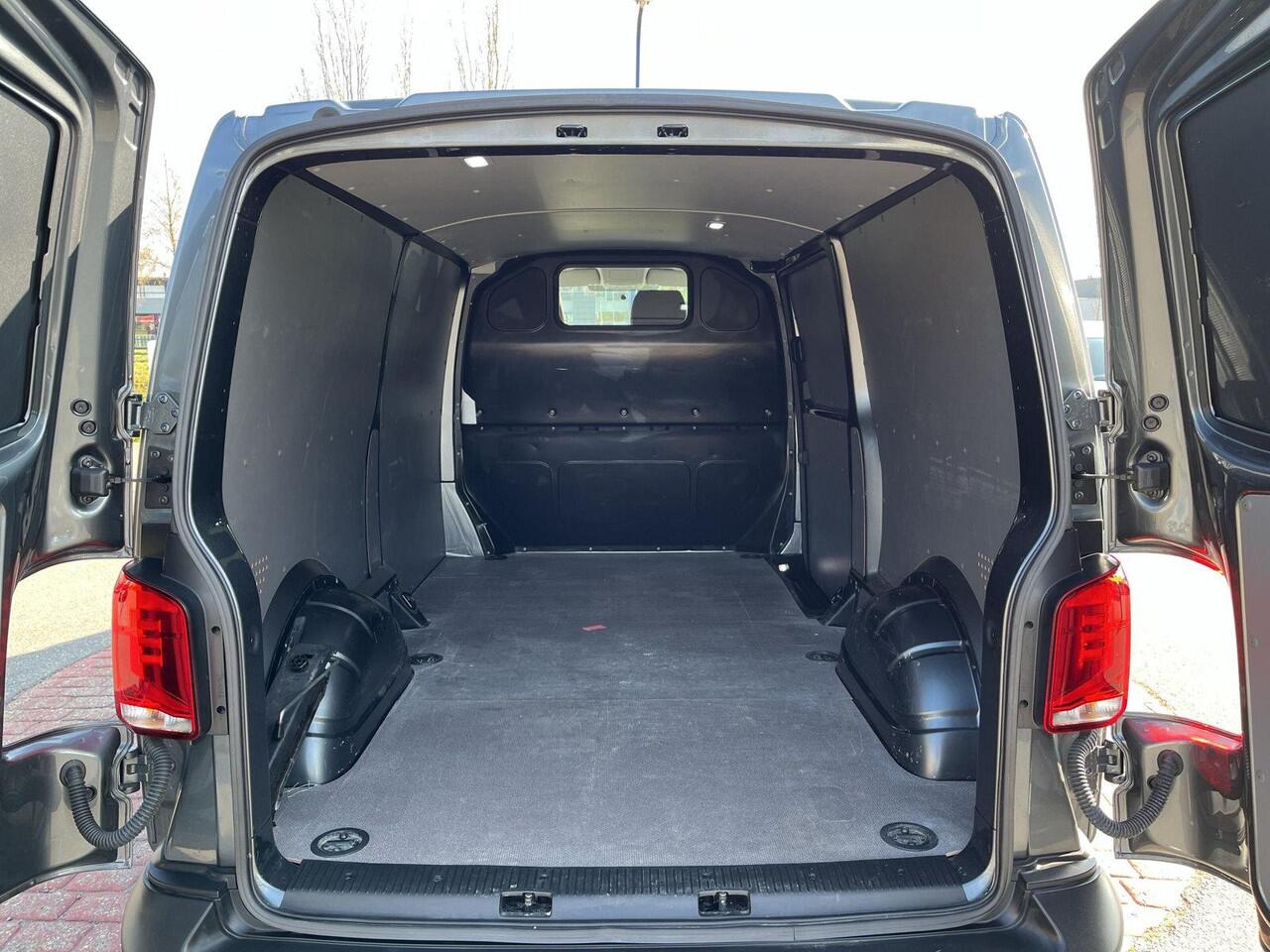 Volkswagen TRANSPORTER 2.0 TDI 150Pk L2H1 | Stoelverwarming | Airco | PDC | Bluetooth |