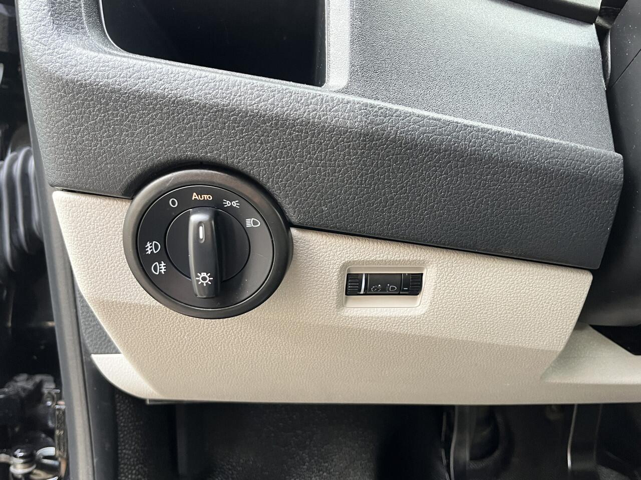 Volkswagen TRANSPORTER 2.0 TDI L2H1 DC 150pk Airco Cruise controle Telefoonverbinding Trekhaak 2500kg trekgewicht Navigatiesysteem schuifdeur Euro 6 DC 1e eigenaar Dealer onderhouden