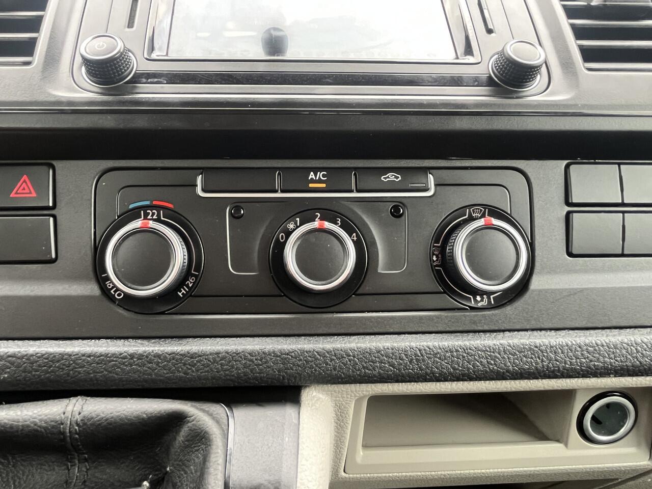 Volkswagen TRANSPORTER 2.0 TDI L2H1 DC Euro 6 Pick up Kipper Dubbele cabine open laadbak met Airco Trekhaak 2200kg trekgewicht 1e eigenaar Dealer onderhouden Telefoonverbinding Kieper P-up Doka Pritsche Ahk 2200kg