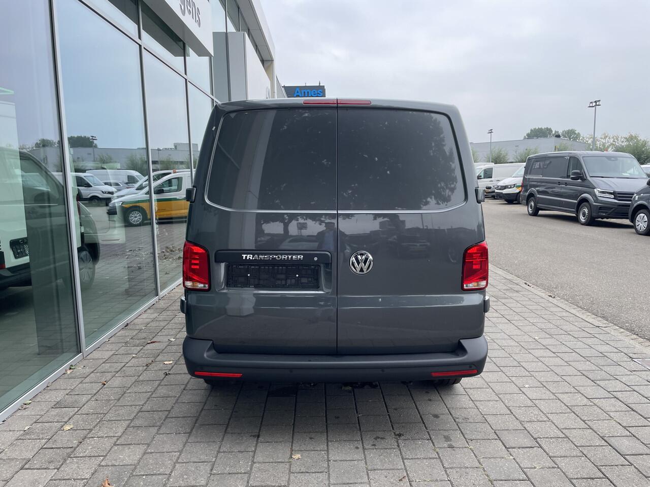 Volkswagen TRANSPORTER 2.0 TDI 150 pk L2H1 28 | App connect | PDC | Cruise | Handgeschakeld