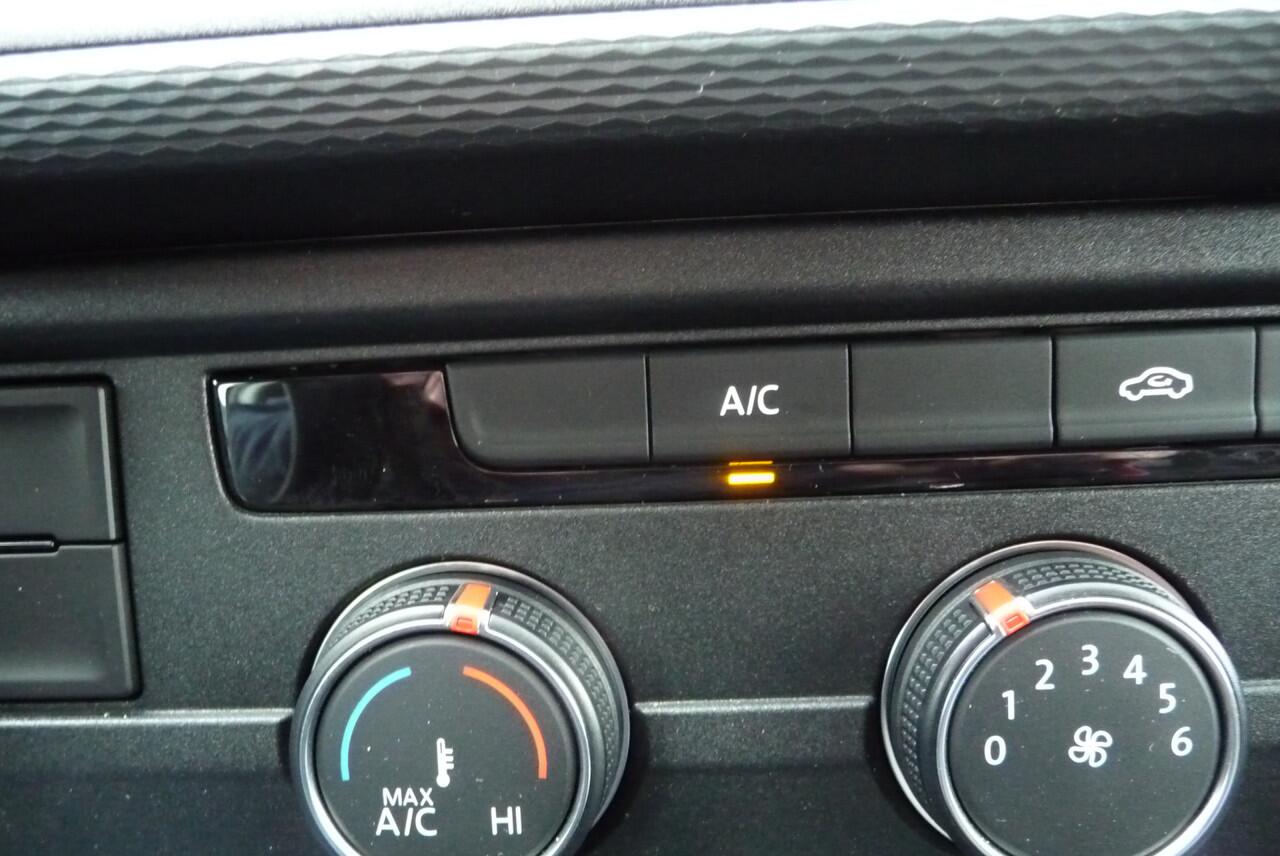 Volkswagen TRANSPORTER 90 pk 2.0 TDI L1H1 26 Economy Business deurtjes, bank, carplay, cruise, BPM vrij, nieuwe auto