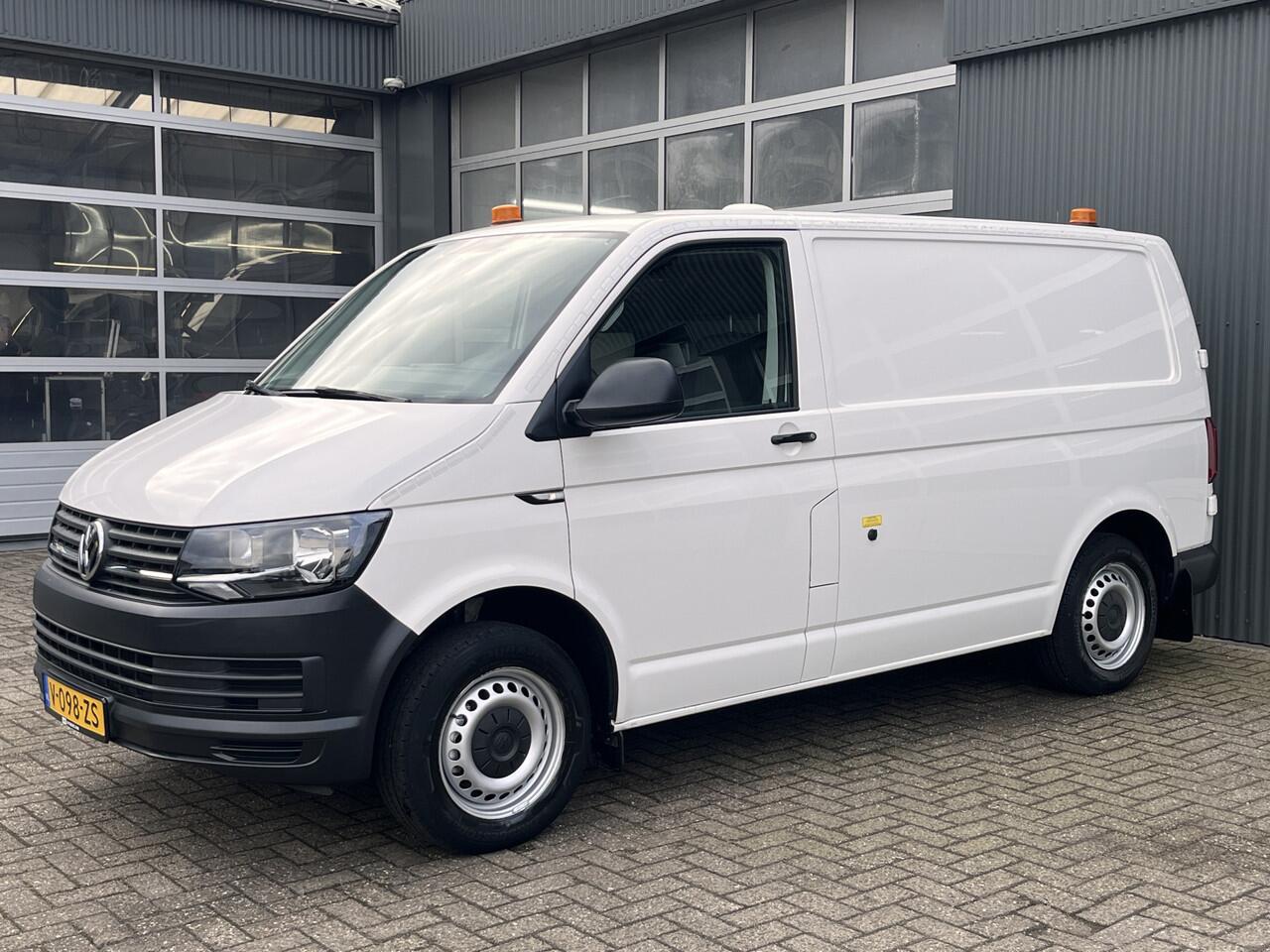 Volkswagen TRANSPORTER 2.0 TDI L1H1 Airco Cruise controle Trekhaak 2200kg Kastinrichting Omvormer Standkachel Telefoonvoorbereiding 2-Persoons 1e eigenaar Euro 6 Bpm vrij voor particulier gebruik!!