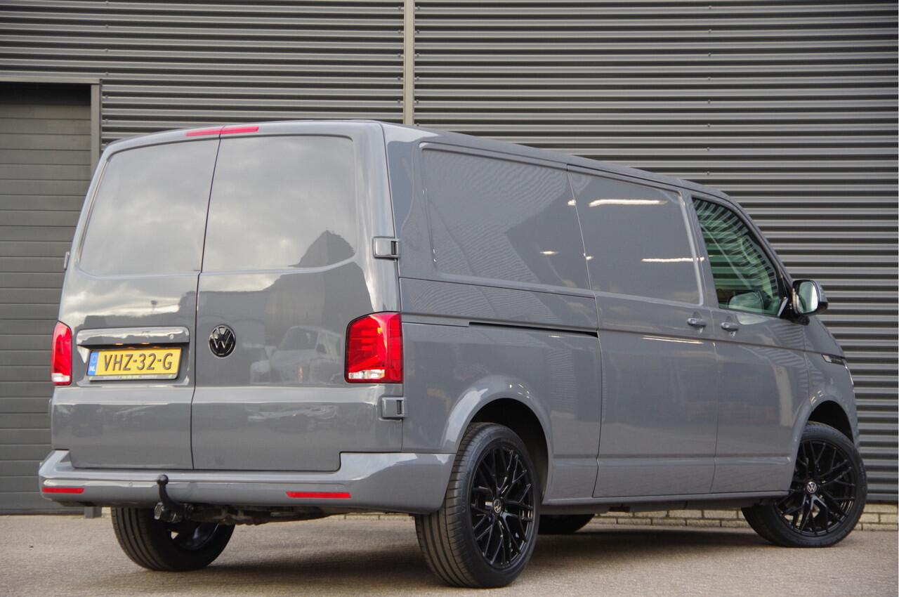 Volkswagen TRANSPORTER 2.0 TDI L2 150PK AUT. LED, TREKHAAK, CRUISE, CARPLAY, AIRCO, PARKEERSENSOREN, NL AUTO, NAP