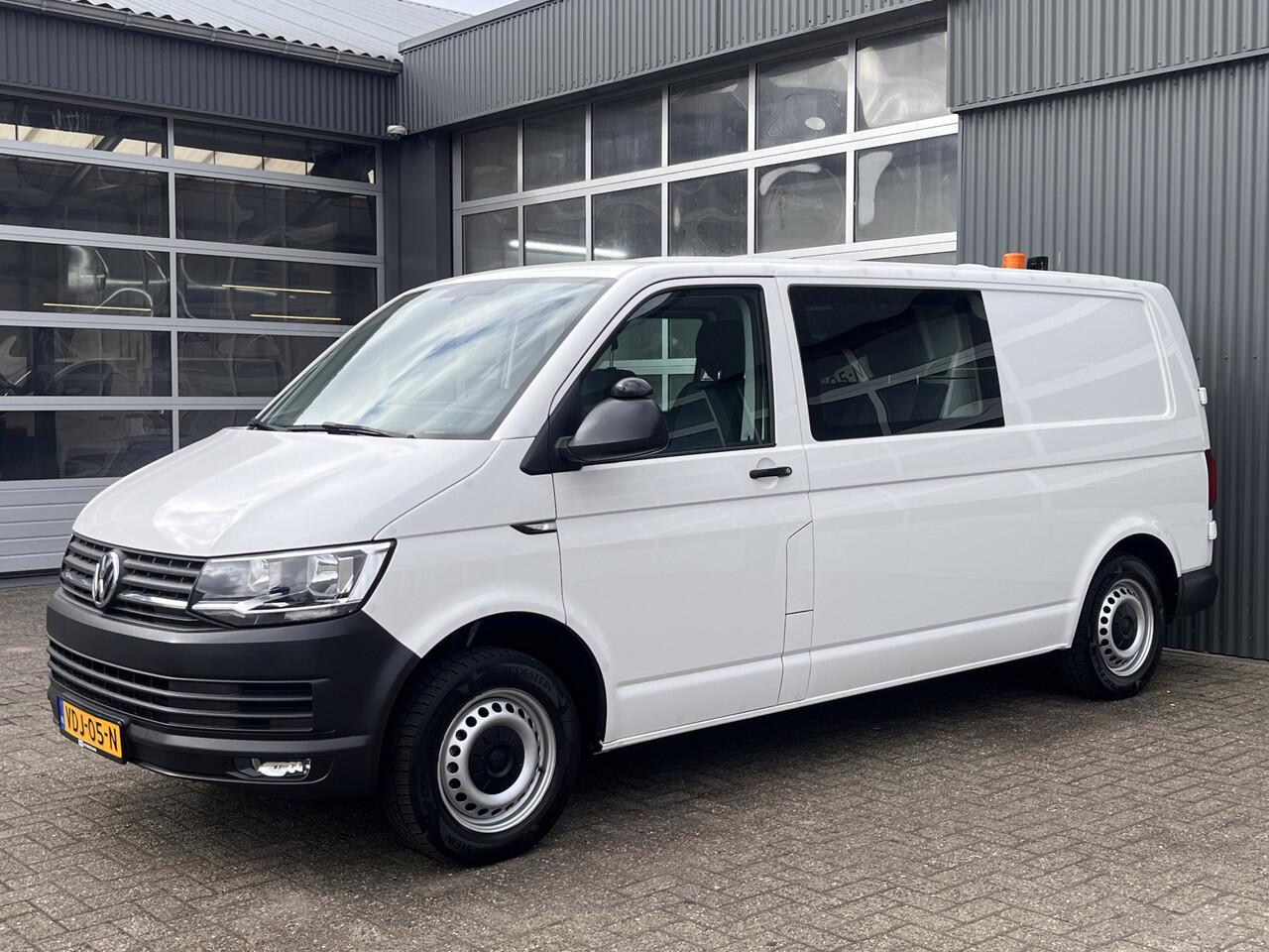Volkswagen TRANSPORTER 2.0 TDI L2H1 DC Airco Cruise controle Trekhaak 2200kg trekgewicht Telefoonverbinding Kastinrichting Omvormer 5-Persoons Werkverlichting Euro 6