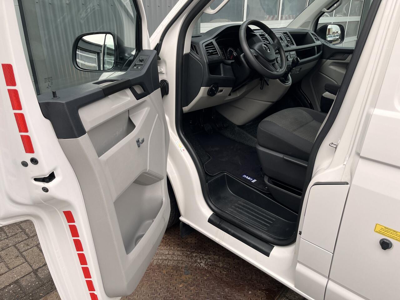 Volkswagen TRANSPORTER 2.0 TDI L1H1 Airco Cruise controle Trekhaak 2200kg Kastinrichting Omvormer Standkachel Telefoonvoorbereiding 2-Persoons 1e eigenaar Euro 6 Bpm vrij voor particulier gebruik!!