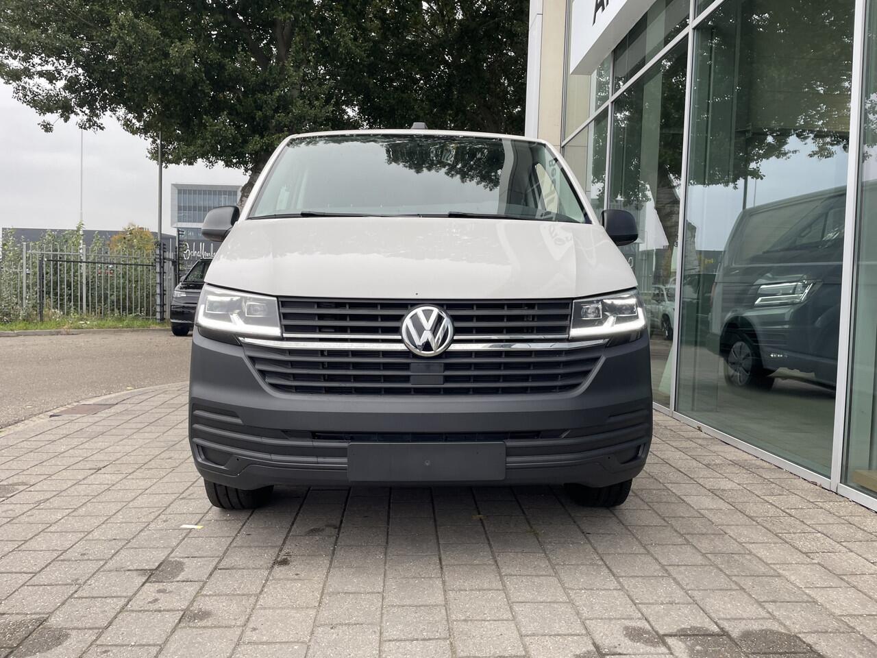 Volkswagen TRANSPORTER 2.0 TDI L2H1 28 150 Pk Hand | PDC | App Connect