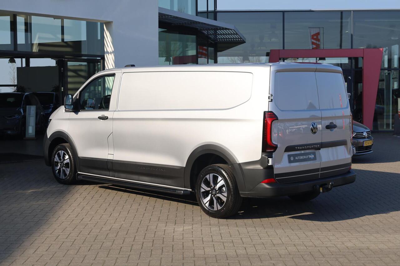 Volkswagen TRANSPORTER 2.0 TDI L2H1 30 PanAmericana 150PK / 110kW, Achteruitrijcamera (rear view), verwarmbare stoelen (bestuurder + bijrijder), Apple Carplay & Android Auto, adaptieve cruise control (acc) met Stop & Go, Lane Assist, volledig digitaal instrumentenpaneel, Keyles