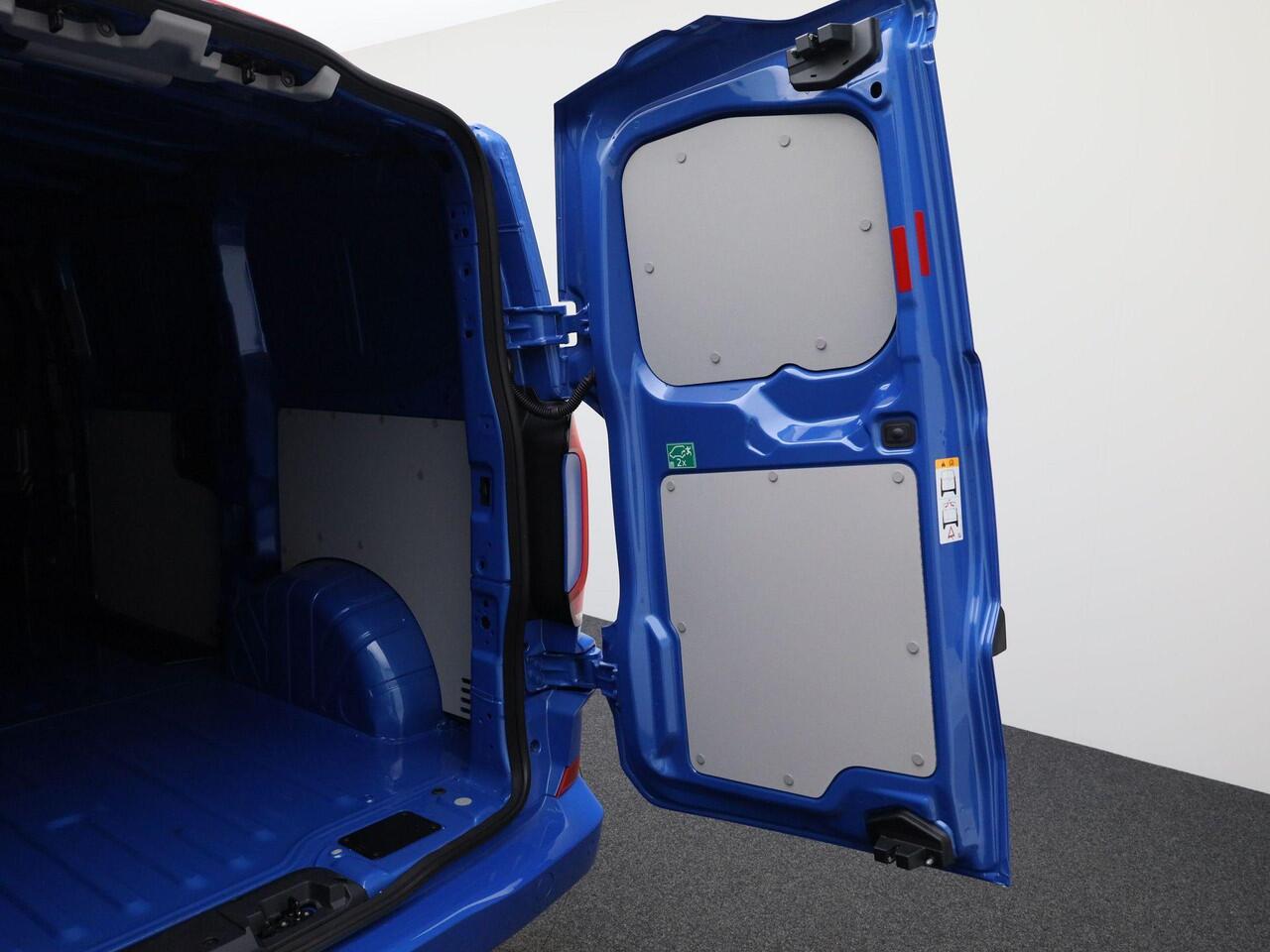 Volkswagen TRANSPORTER 2.0 TDI 170pk DSG Bulli L1 · Camera · Alarm · Apple/Android Car Play · Navigatie · P-Sensoren · Trekhaakvoorbereiding · Garantie t/m 26-12-2028 of 100.000km