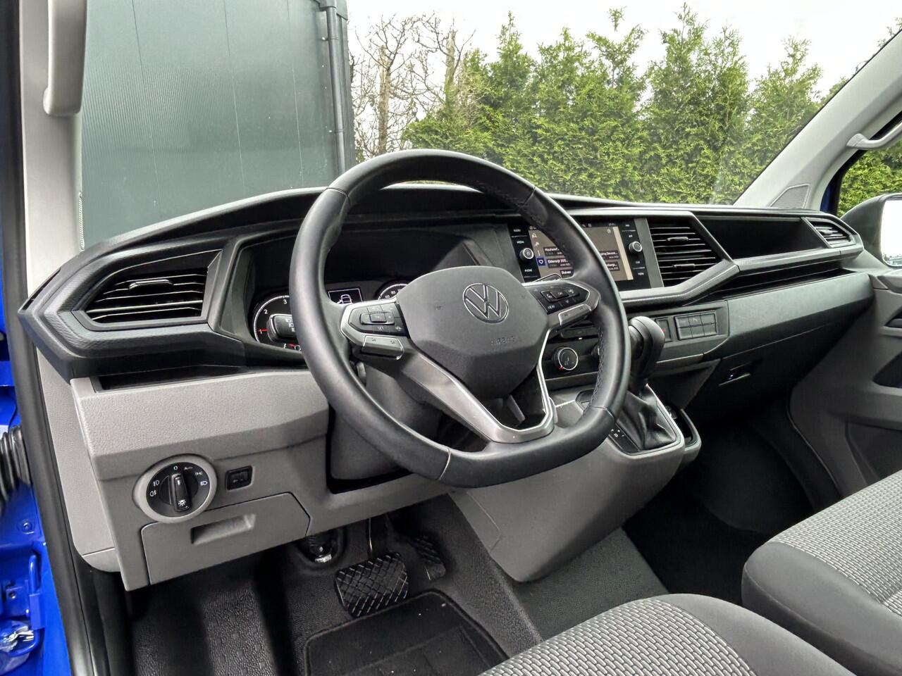 Volkswagen TRANSPORTER 2.0 TDI 150 PK AUTOMAAT DSG COMFORTLINE EXE / L2H1 / 1e EIG. / 24.504KM !! / AIRCO / CRUISE / NAVI / APPLE CARPLAY / 3 - ZITS