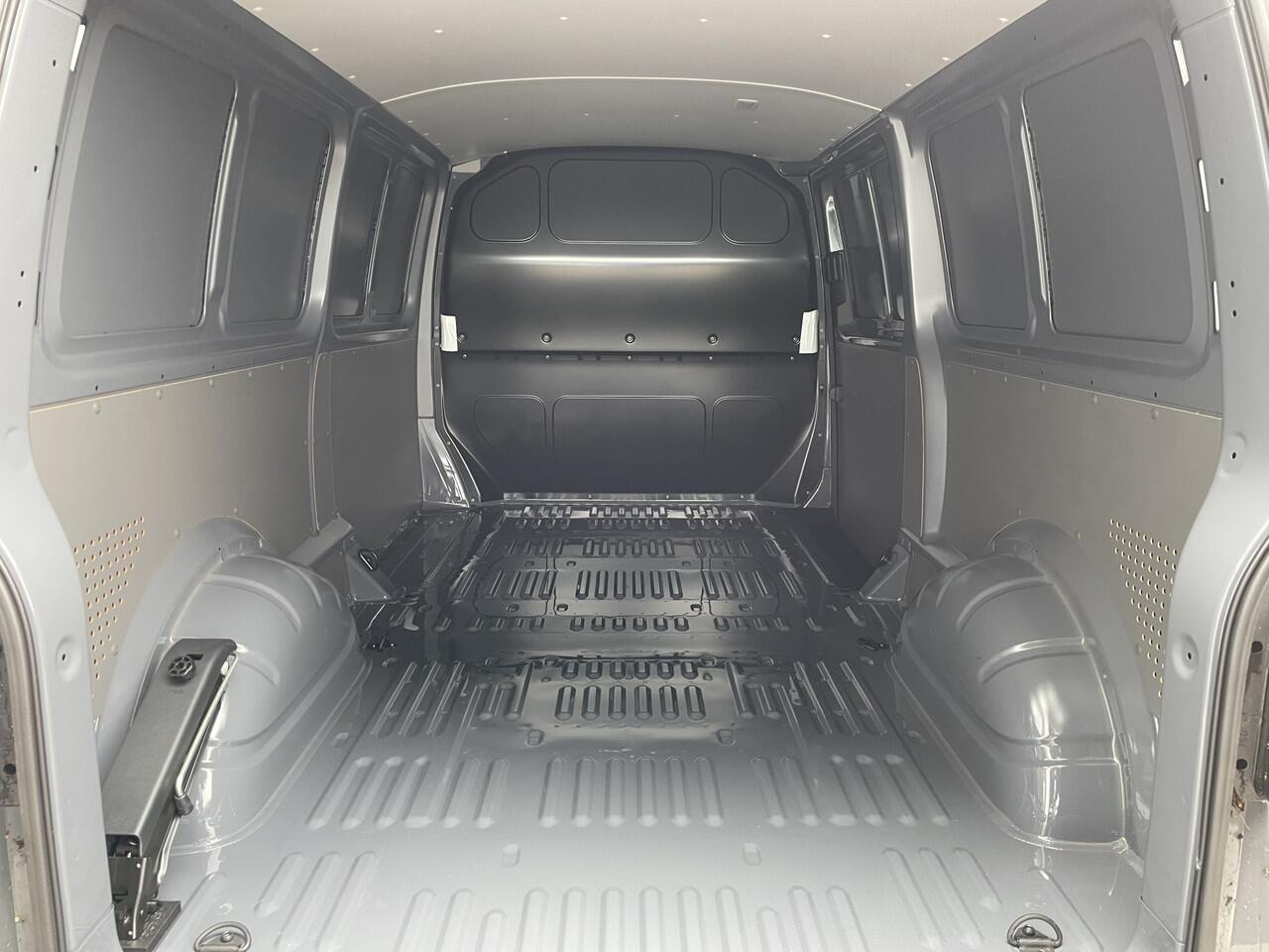 Volkswagen TRANSPORTER 2.0 TDI 150 pk L2H1 28 | PDC | App connect | Cruise control | Bijrijdersbank