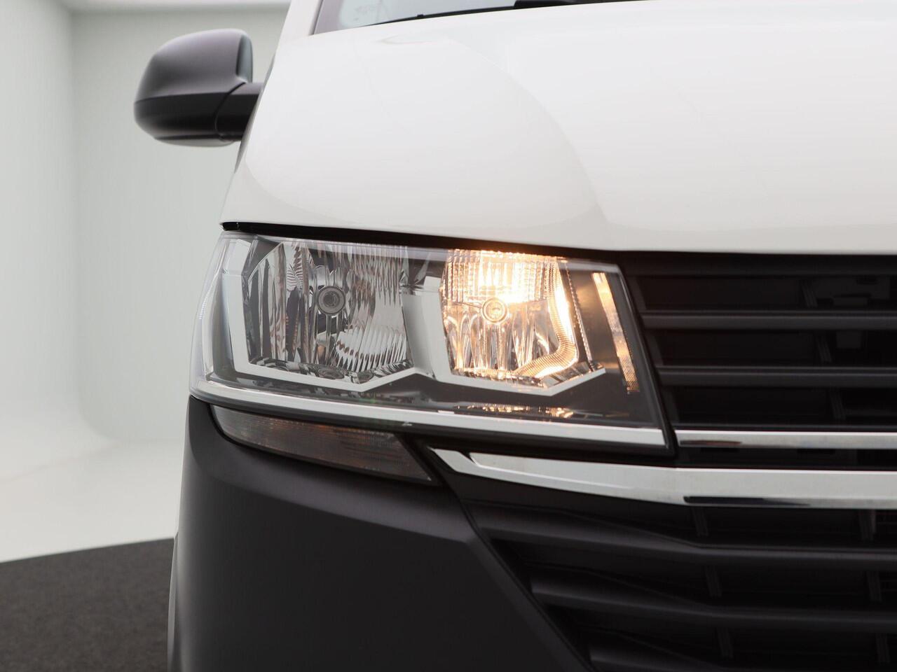 Volkswagen TRANSPORTER 2.0 TDi 150 Pk L2H1 | Navigatie | Trekhaak | Parkeersensoren | CarPlay | Airco | Cruise Controle | 55.591 Km!!