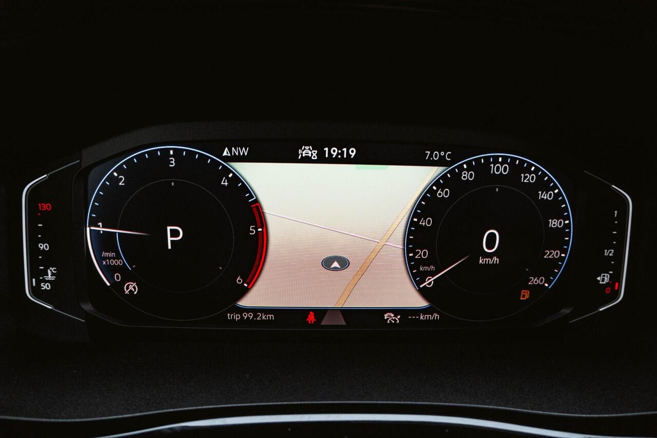 Volkswagen TRANSPORTER T6.1 2.0 TDI 204 PK DSG CARAVELLE L2H1 A-KLEP DUB/DUB ACC | LED | Leder | Virtual Cockpit | Privacy glass |