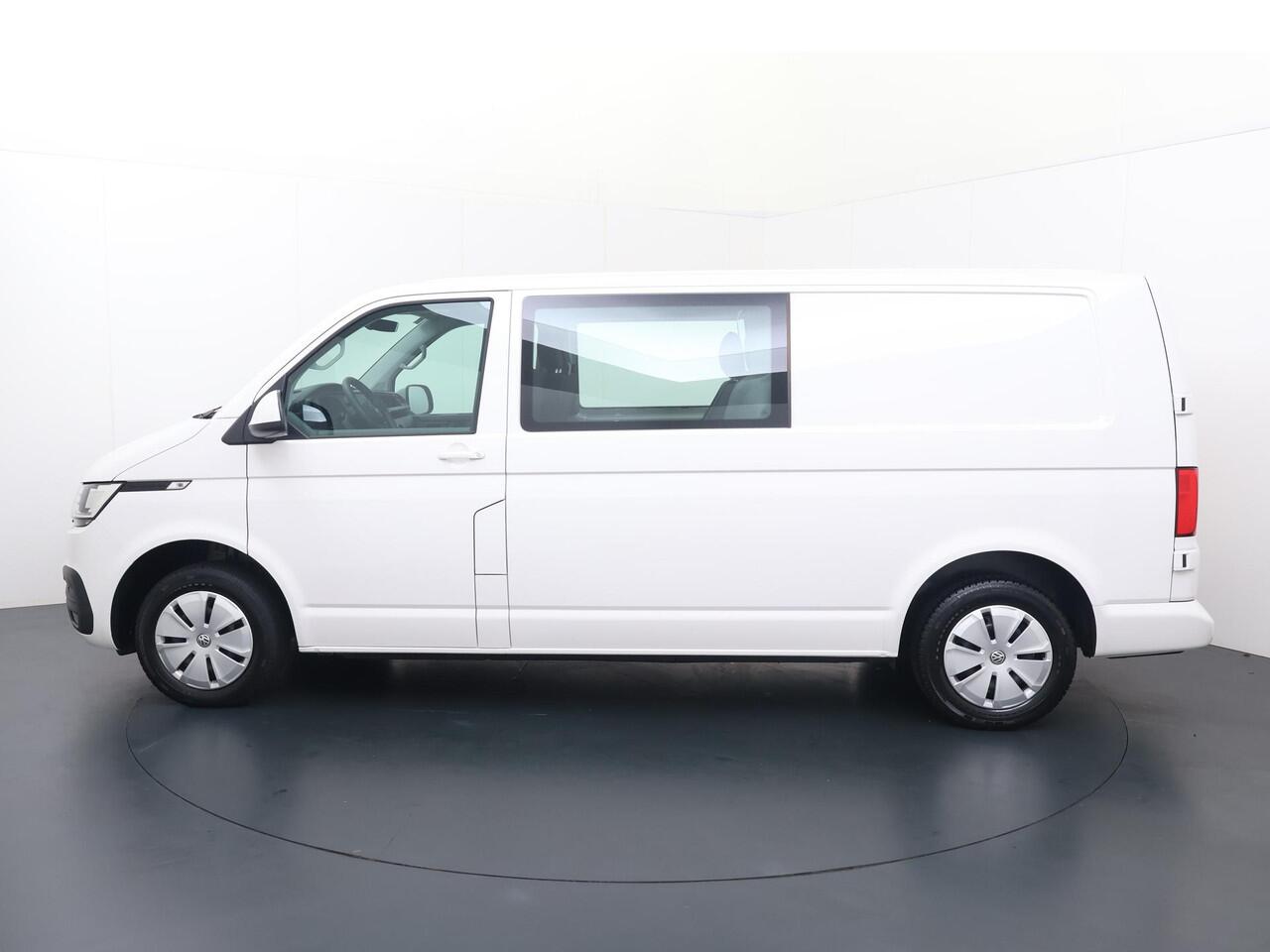 Volkswagen TRANSPORTER 2.0 TDI L2H1 30 DC Highline | 110 PK | Trekhaak | Navigatiesysteem | Cruise control |