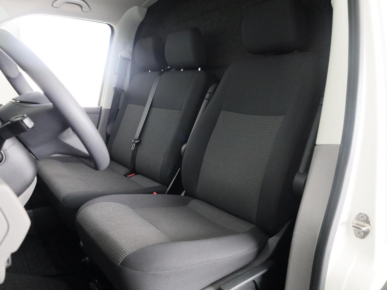 Volkswagen TRANSPORTER 2.0 TDI L2H3 28 110 pk | Verlengde garantie | Navigatie via App | Trekhaak | Parkeersensoren achter | Cruise control |