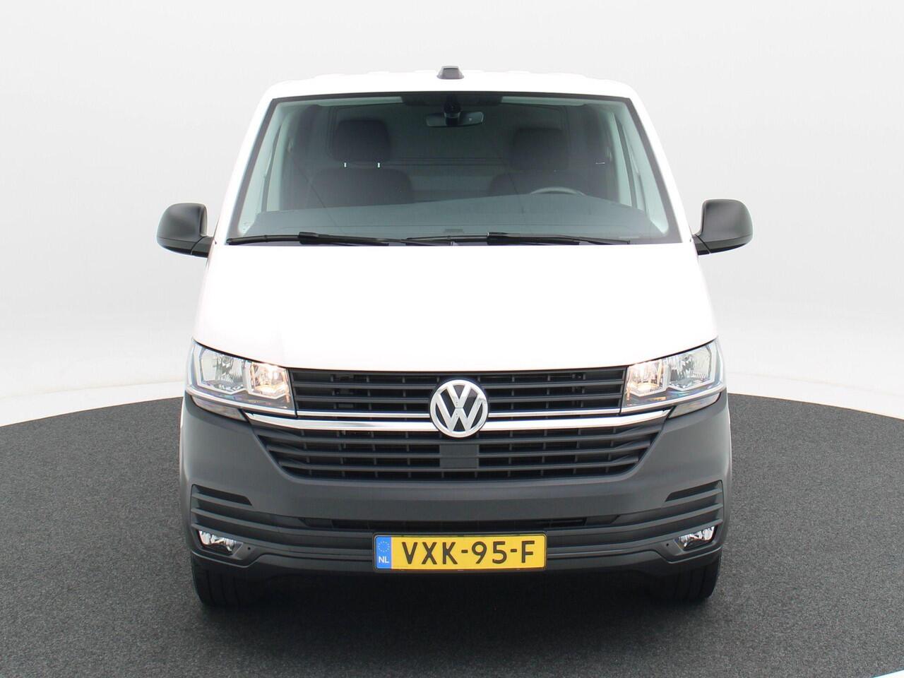 Volkswagen TRANSPORTER 2.0 TDi 150 Pk L2H1 | Navigatie | Trekhaak | Parkeersensoren | CarPlay | Airco | Cruise Controle | 55.591 Km!!